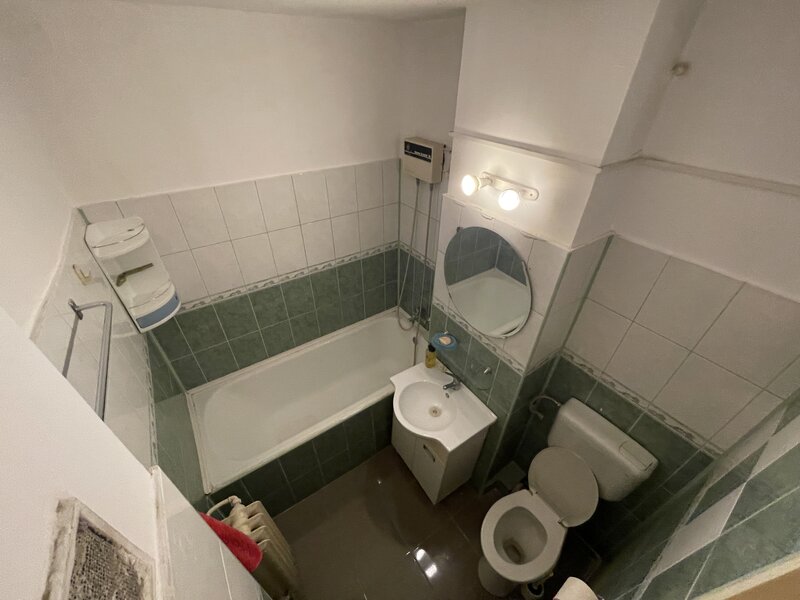 Titan, Piata Minis, 6 min / 450m de metrou si parc