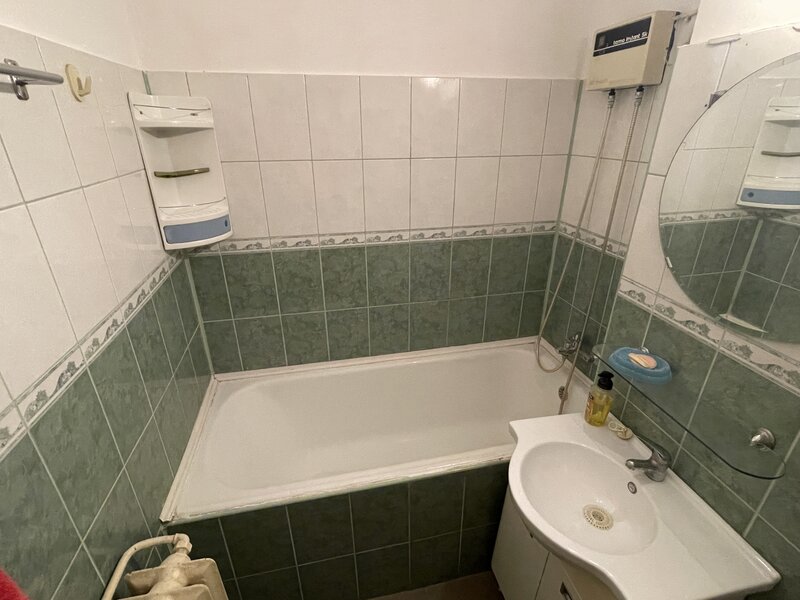 Titan, Piata Minis, 6 min / 450m de metrou si parc