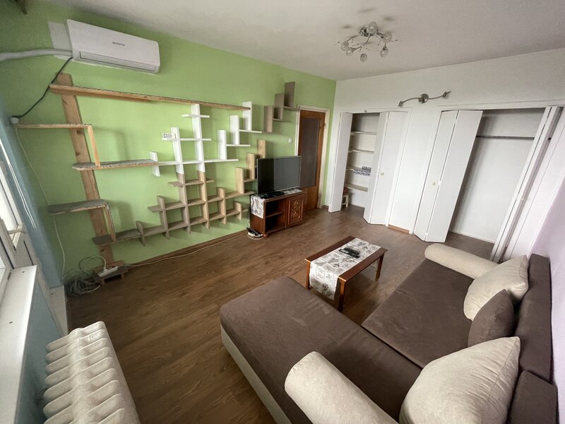 Titan, Piata Minis, 6 min / 450m de metrou si parc