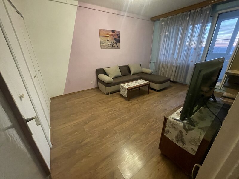 Titan, Piata Minis, 6 min / 450m de metrou si parc