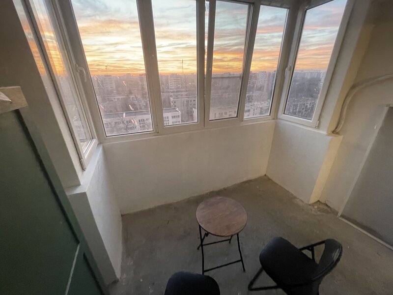 Titan, Piata Minis, 6 min / 450m de metrou si parc