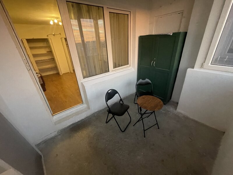 Titan, Piata Minis, 6 min / 450m de metrou si parc